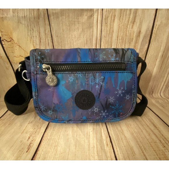 disney frozen 2 weekender bag with makeup